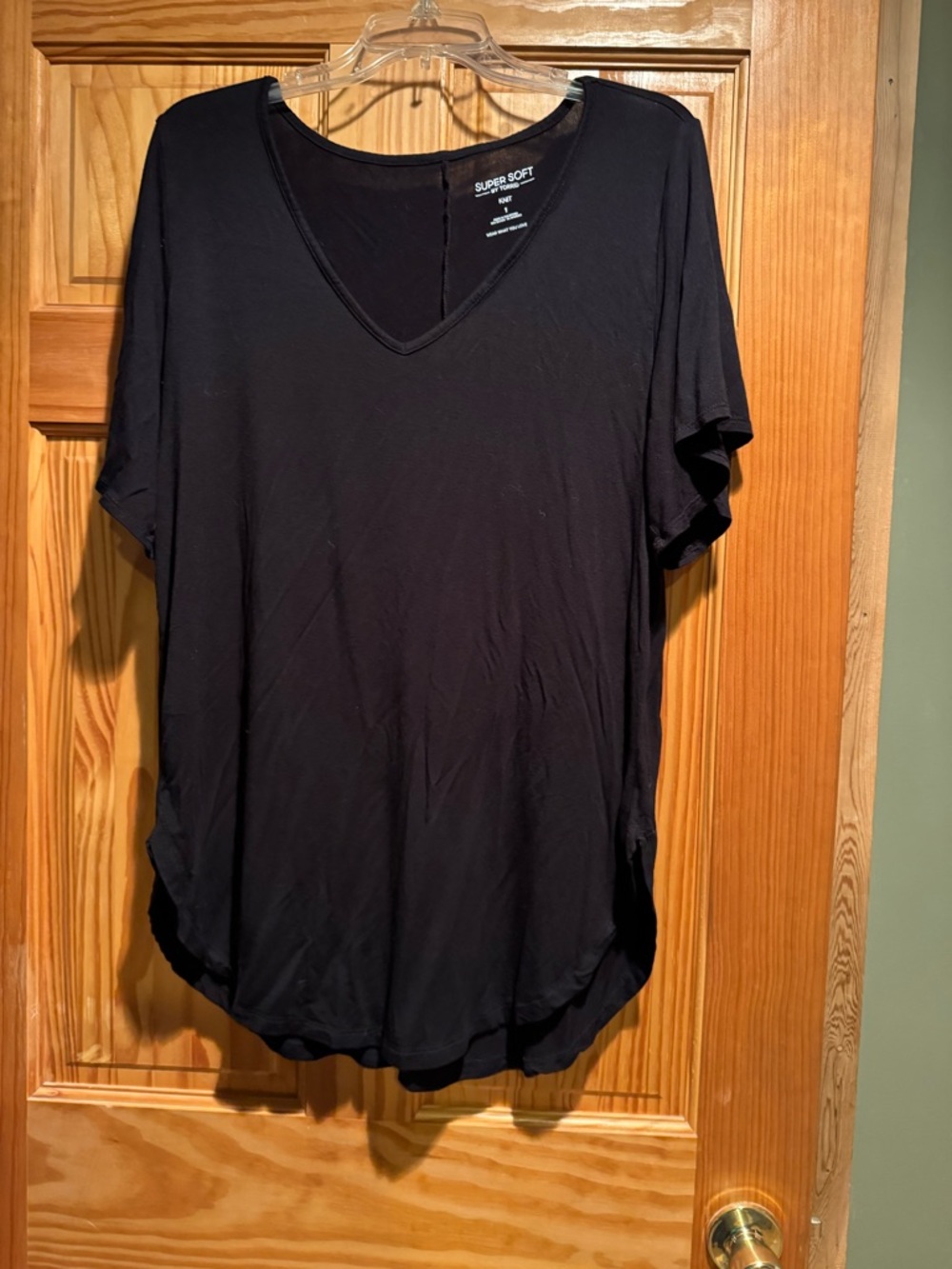 Torrid Women’s Black V-Neck Short Sleeve Top Super Soft Size 1